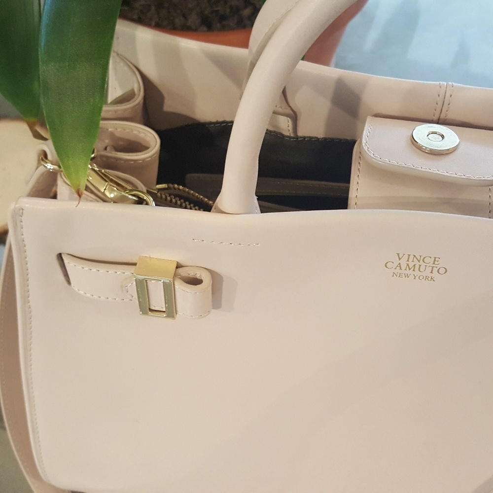 🩷VINCE CAMUTO SATCHEL🩷 - Picture 6 of 11